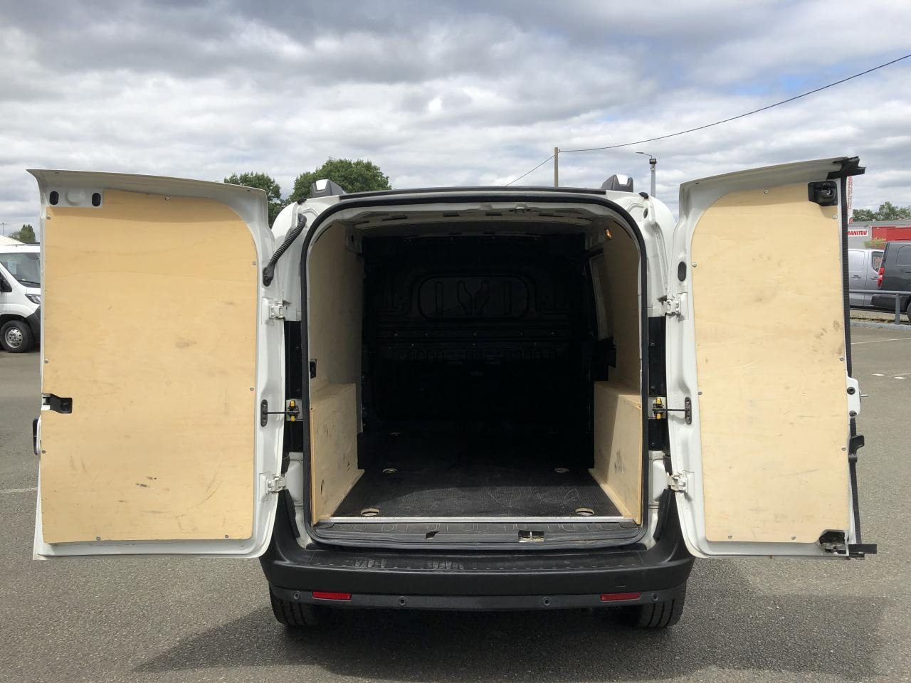 Fiat Doblo Cargo MAXI 1.6 MULTIJET 105CH 1005KG BUSINESS - Furgón: foto 2 Fiat Doblo Cargo MAXI 1.6 MULTIJET 105CH 1005KG BUSINESS - Furgón: foto 2