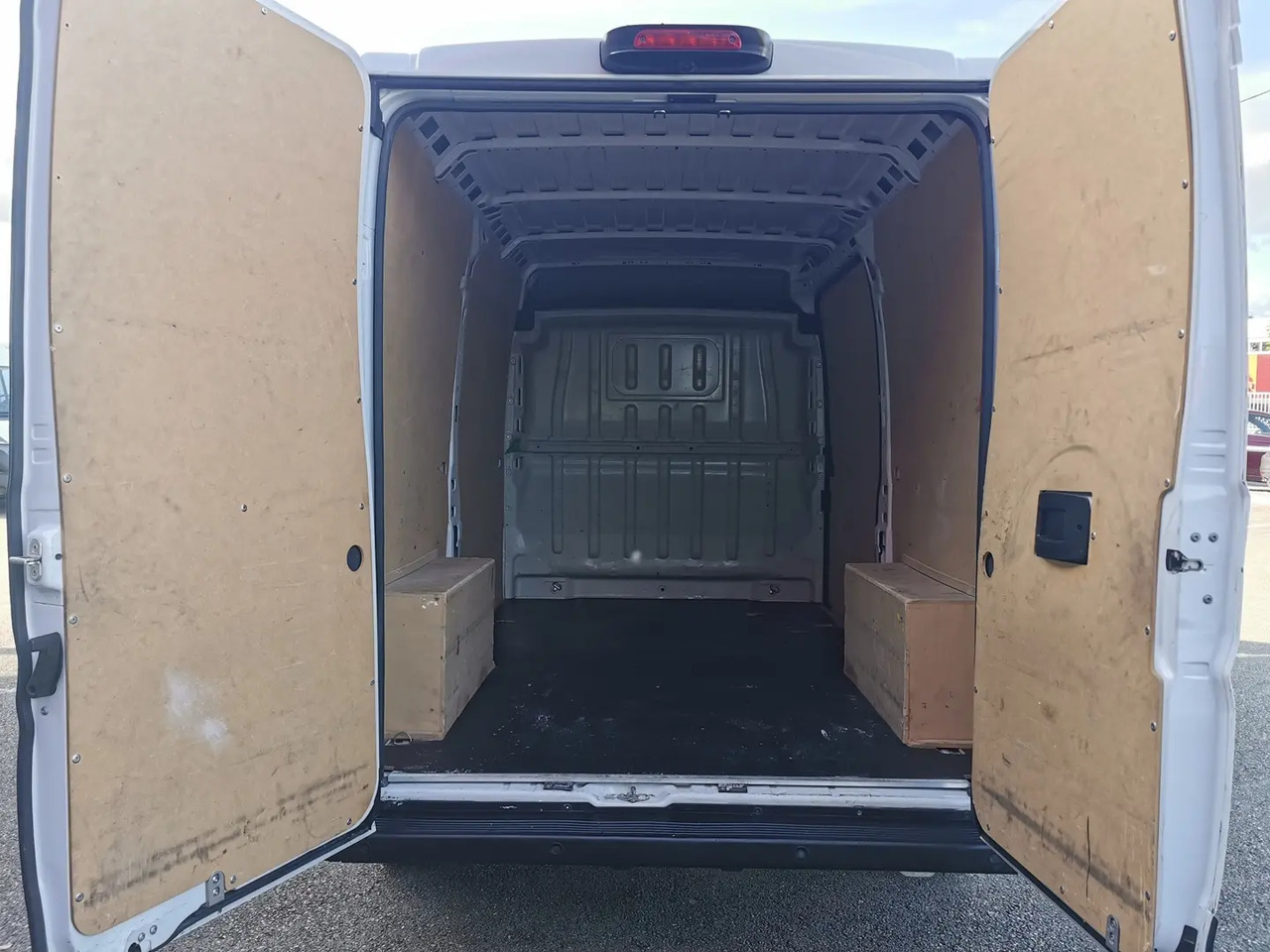 Fiat Ducato 3.3 MH2 2.3 MULTIJET 130CH PACK PRO NAV - Furgón: foto 3 Fiat Ducato 3.3 MH2 2.3 MULTIJET 130CH PACK PRO NAV - Furgón: foto 3