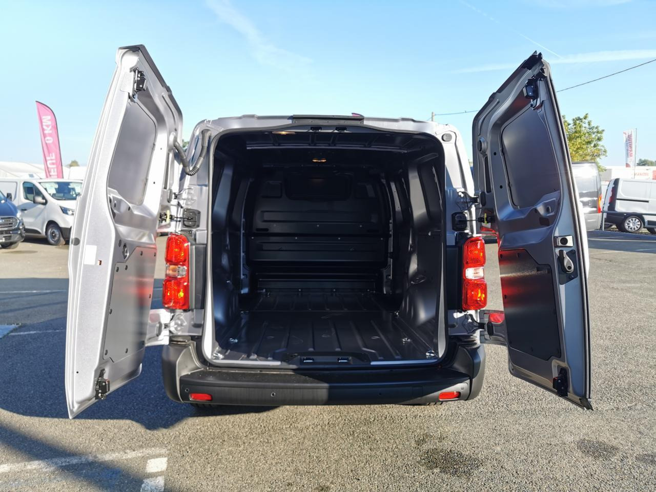 Fiat Scudo XL 2.0 BlueHDi - 145 III 2022 FOURGON Fourgon XL PHASE 1 - Furgón: foto 3 Fiat Scudo XL 2.0 BlueHDi - 145 III 2022 FOURGON Fourgon XL PHASE 1 - Furgón: foto 3