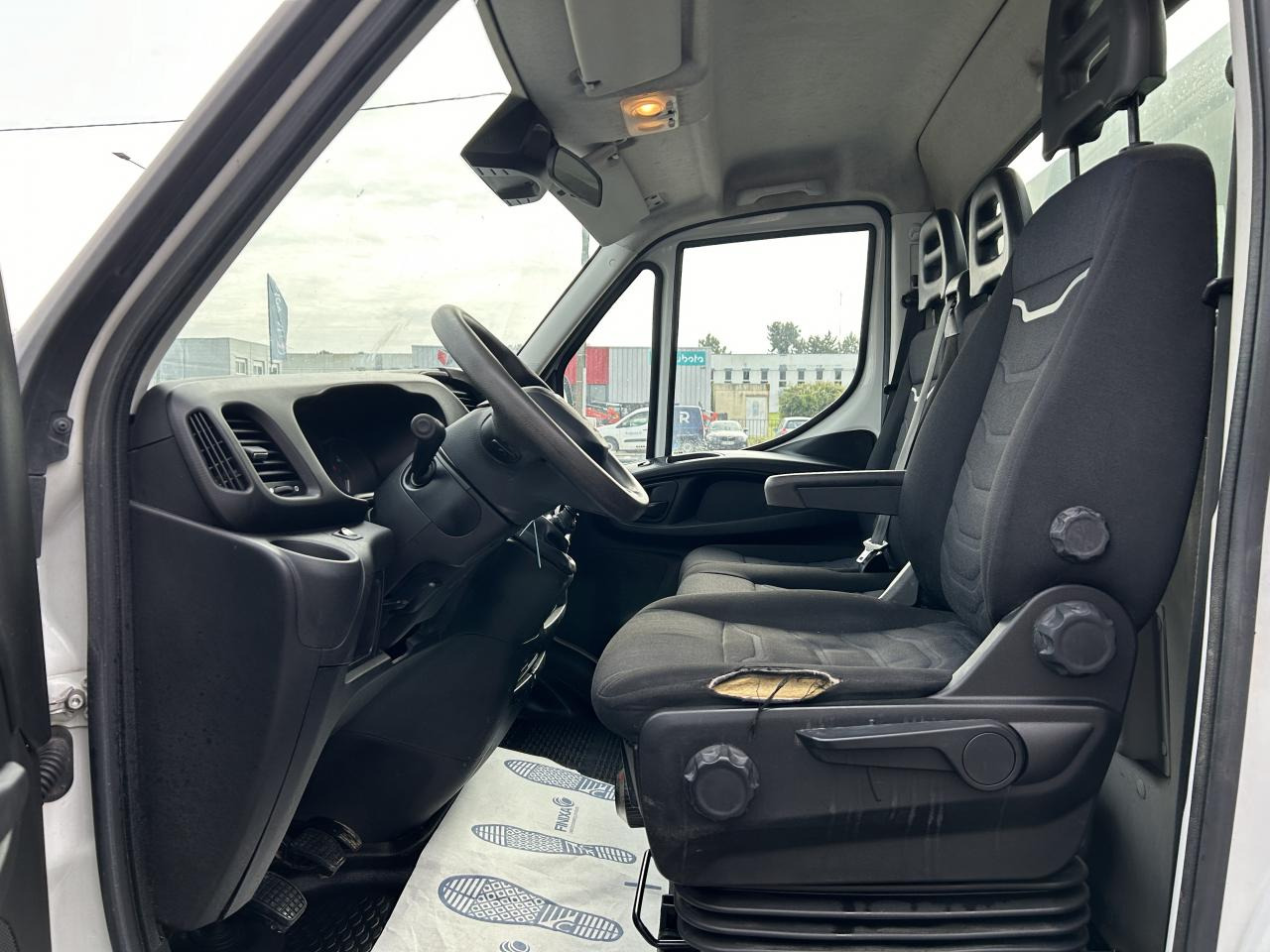 IVECO Daily 35 C 14 S&S (Quad-Leaf) CHASSIS CABINE 2014 35C/35S Chassis cabine 35 C Epmt.3.75 PHASE 3 - Furgoneta basculante: foto 4 IVECO Daily 35 C 14 S&S (Quad-Leaf) CHASSIS CABINE 2014 35C/35S Chassis cabine 35 C Epmt.3.75 PHASE 3 - Furgoneta basculante: foto 4