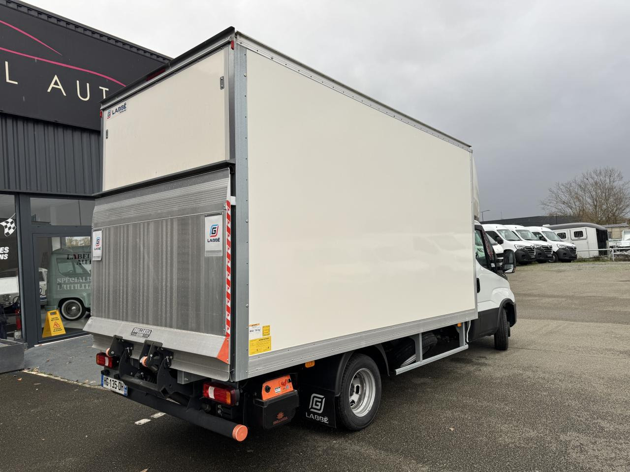 IVECO Daily 35 C 16H3.0 - BV Hi-Matic CHASSIS CABINE CAISSE 20M3 + HAYON - Furgoneta caja cerrada: foto 5 IVECO Daily 35 C 16H3.0 - BV Hi-Matic CHASSIS CABINE CAISSE 20M3 + HAYON - Furgoneta caja cerrada: foto 5