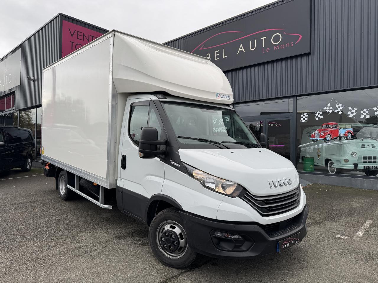 IVECO Daily 35 C 16H3.0 - BV Hi-Matic (Quad-Tor) CHASSIS CABINE CAISSE 20M3 - Furgoneta caja cerrada: foto 2 IVECO Daily 35 C 16H3.0 - BV Hi-Matic (Quad-Tor) CHASSIS CABINE CAISSE 20M3 - Furgoneta caja cerrada: foto 2
