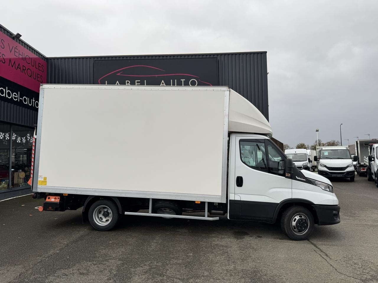 IVECO Daily 35 C 16H3.0 - BV Hi-Matic (Quad-Tor) CHASSIS CABINE CAISSE 20M3 - Furgoneta caja cerrada: foto 1 IVECO Daily 35 C 16H3.0 - BV Hi-Matic (Quad-Tor) CHASSIS CABINE CAISSE 20M3 - Furgoneta caja cerrada: foto 1