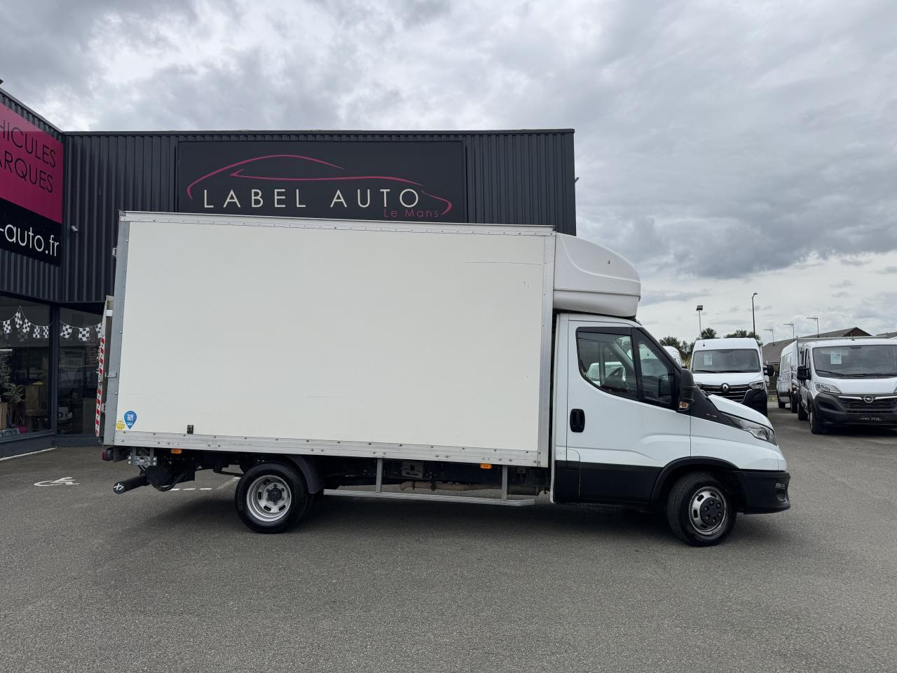 Iveco Daily 35 C 16 CAISSE HAYON 20M3 - Furgoneta caja cerrada: foto 1 Iveco Daily 35 C 16 CAISSE HAYON 20M3 - Furgoneta caja cerrada: foto 1