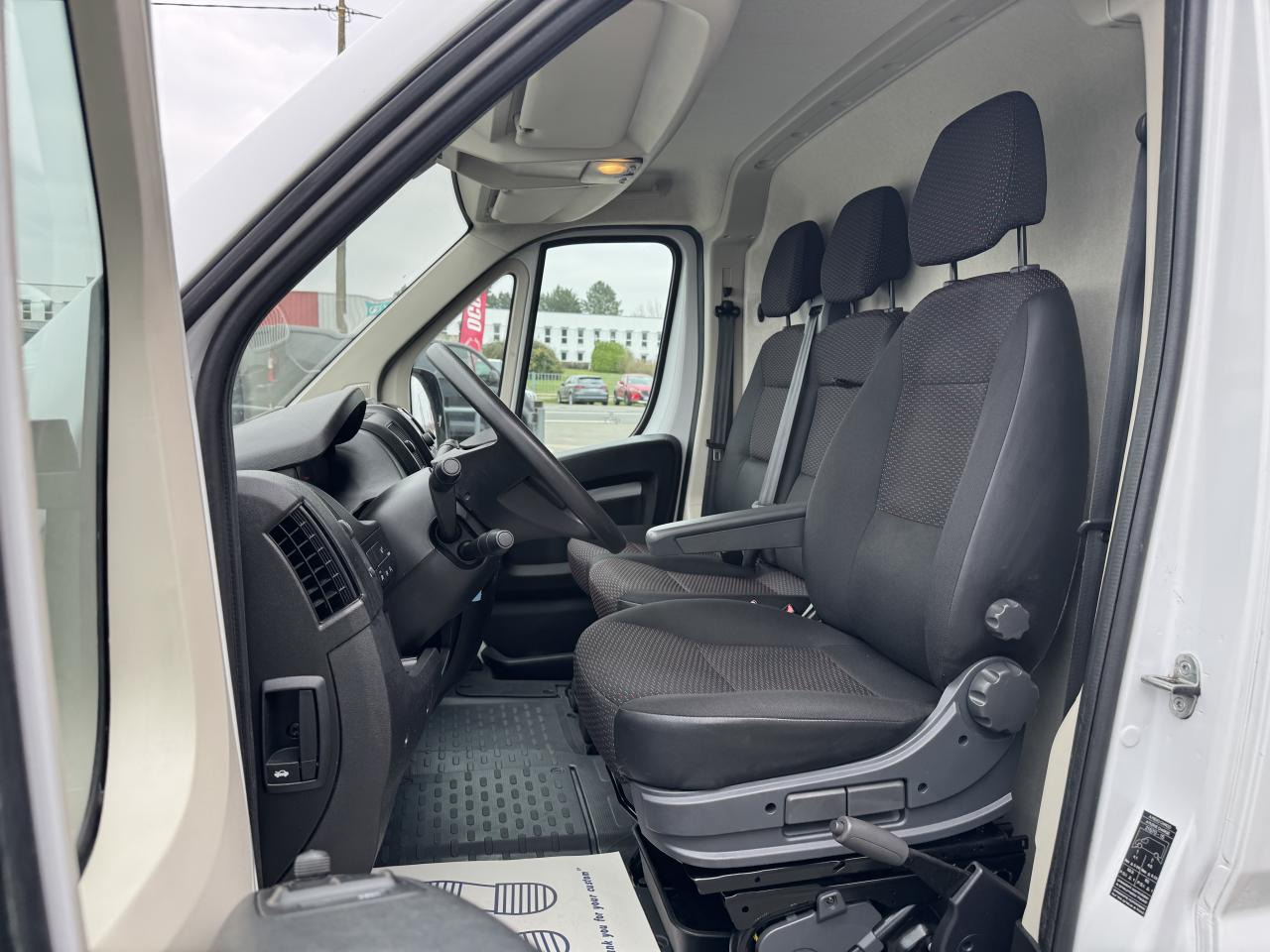 PEUGEOT BOXER 3T3 L3H2 2.2 HDI 140CH ASPHALT - Furgón: foto 5 PEUGEOT BOXER 3T3 L3H2 2.2 HDI 140CH ASPHALT - Furgón: foto 5