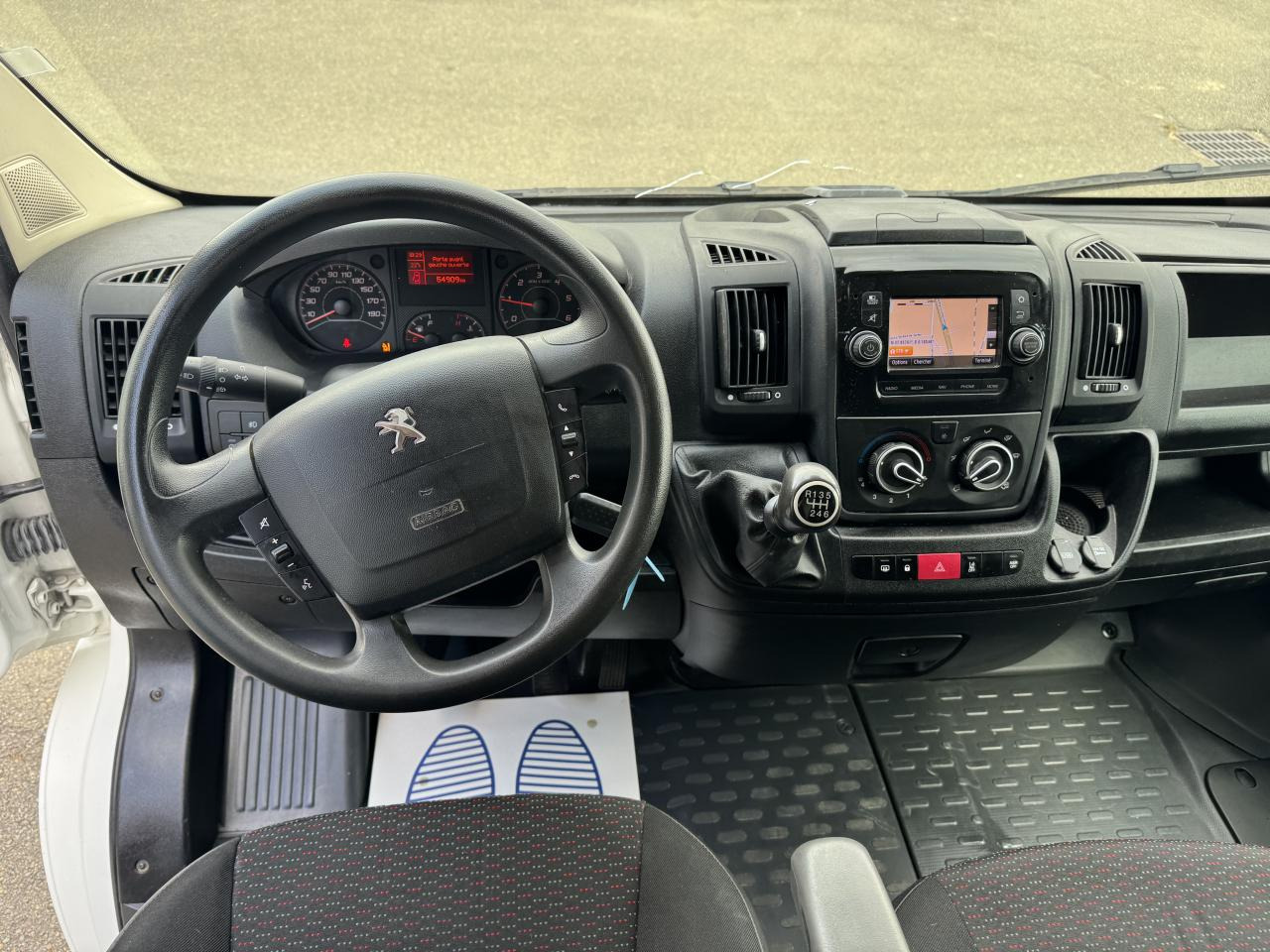PEUGEOT Boxer Asphalt 333 L2H2 2.2 BlueHDi S&S - 120 III FOURGON TOLE Fourgon Tolé 333 L2H2 PHAS - Furgón: foto 3 PEUGEOT Boxer Asphalt 333 L2H2 2.2 BlueHDi S&S - 120 III FOURGON TOLE Fourgon Tolé 333 L2H2 PHAS - Furgón: foto 3