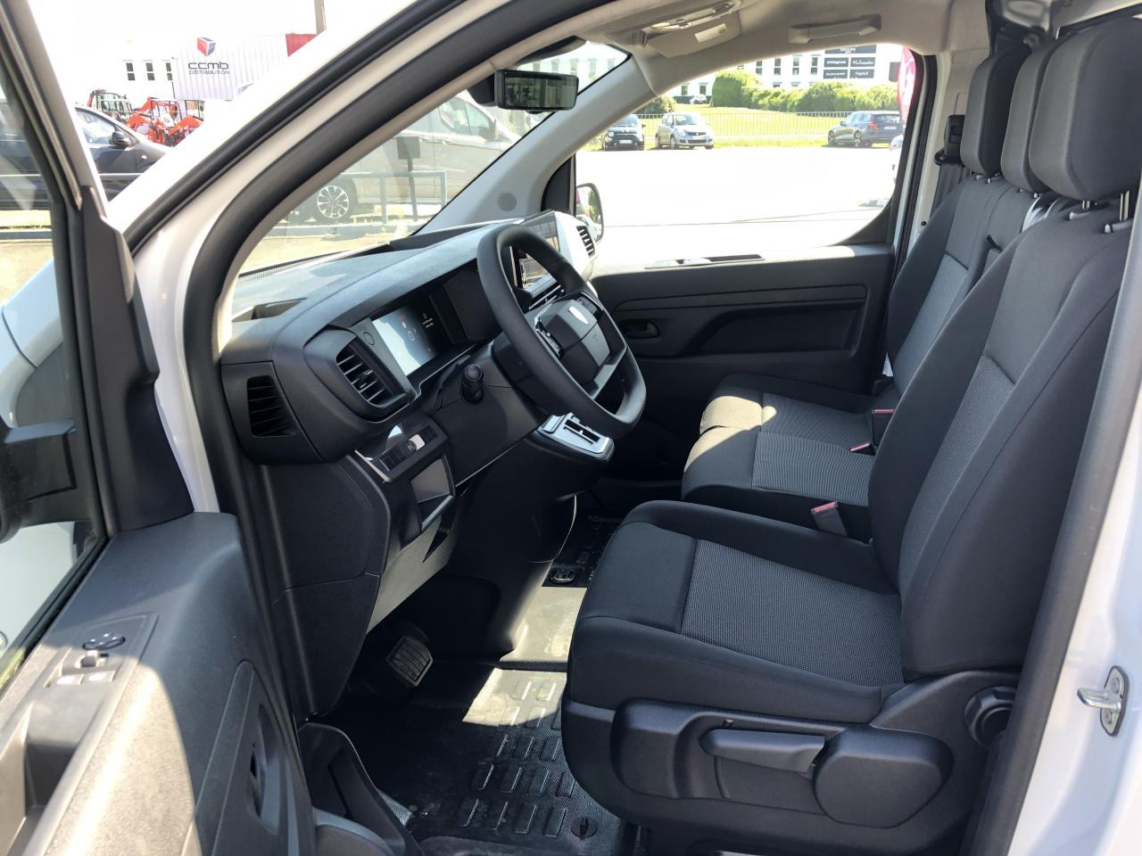 PEUGEOT Expert M 2.0 BlueHDi - 145 S&S - BV EAT8  III FOURGON Fourgon PHASE 2 - Furgón: foto 5 PEUGEOT Expert M 2.0 BlueHDi - 145 S&S - BV EAT8  III FOURGON Fourgon PHASE 2 - Furgón: foto 5