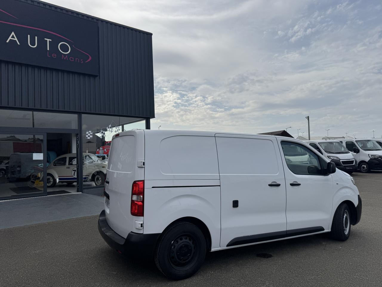 Peugeot Expert STANDARD 2.0 BLUEHDI 180CH S&S ASPHALT EAT8 - Furgón: foto 5 Peugeot Expert STANDARD 2.0 BLUEHDI 180CH S&S ASPHALT EAT8 - Furgón: foto 5