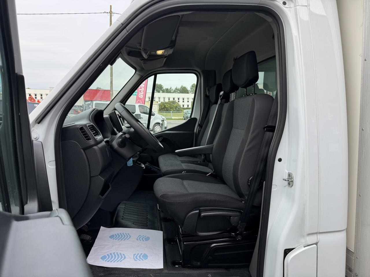 RENAULT Master Confort R3500 L3 2.3 dCi - 145 III CHASSIS CABINE Châssis Cabine L3 Propulsion PHASE 3 - Furgoneta caja cerrada: foto 5 RENAULT Master Confort R3500 L3 2.3 dCi - 145 III CHASSIS CABINE Châssis Cabine L3 Propulsion PHASE 3 - Furgoneta caja cerrada: foto 5