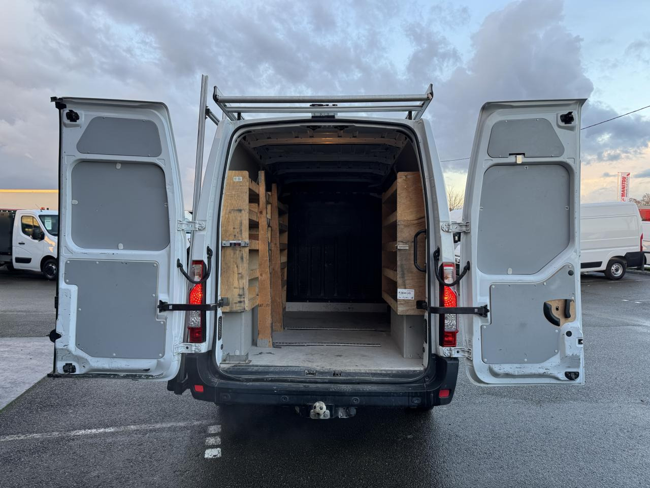 RENAULT Master Grand Confort F3300 L2H2 2.3 Blue dCi - 150 CH PORTE VERRE - Furgón: foto 2 RENAULT Master Grand Confort F3300 L2H2 2.3 Blue dCi - 150 CH PORTE VERRE - Furgón: foto 2