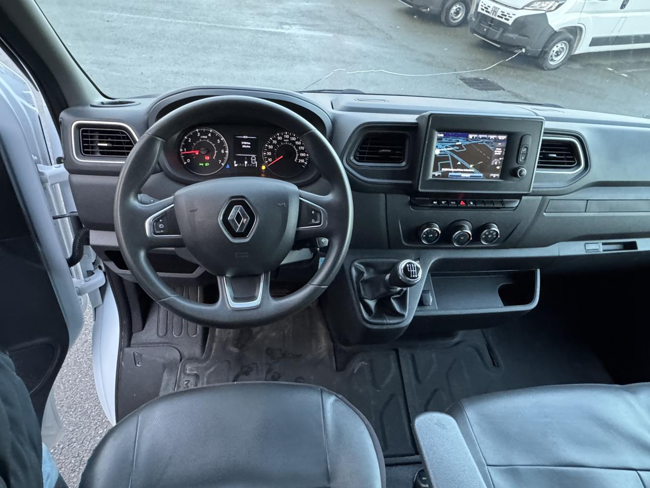 RENAULT Master Grand Confort F3300 L2H2 2.3 Blue dCi - 150 CH PORTE VERRE - Furgón: foto 3 RENAULT Master Grand Confort F3300 L2H2 2.3 Blue dCi - 150 CH PORTE VERRE - Furgón: foto 3