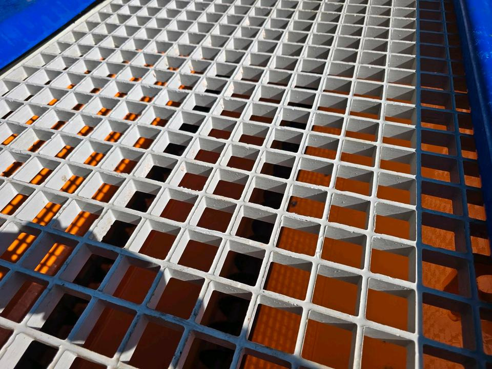 Esparcidor de sal Bucher Yeti 2500W FS Gmeiner Salzstreuer Streuautomat Streusilo für Unimog UGN UGE 405 423 427 530 430 429: foto 9 Esparcidor de sal Bucher Yeti 2500W FS Gmeiner Salzstreuer Streuautomat Streusilo für Unimog UGN UGE 405 423 427 530 430 429: foto 9