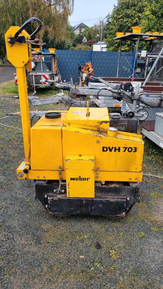 DVH 701 Weber Walze Glattmantel Walze Rüttelwalze Dublex Vibrationswalze Rüttelplatte Strassenwalze Plattenverdichter DVH 603 - Mini compactadora: foto 1 DVH 701 Weber Walze Glattmantel Walze Rüttelwalze Dublex Vibrationswalze Rüttelplatte Strassenwalze Plattenverdichter DVH 603 - Mini compactadora: foto 1