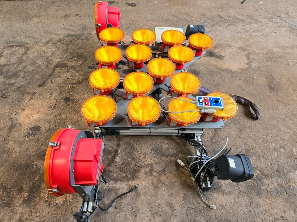 Horizont Blinkpfeinalage für Unimog mit Xenonscheinwerfer Dachträger Nissen Vz616 Funkwarnmeldeanlage passend für UGE UGN U290 U 300 400 500 405 218 219 318 319 423 427 430 527 530 Mercedes-Benz Dach - Luz/ Iluminación para Maquinaria de construcción: foto 2 Horizont Blinkpfeinalage für Unimog mit Xenonscheinwerfer Dachträger Nissen Vz616 Funkwarnmeldeanlage passend für UGE UGN U290 U 300 400 500 405 218 219 318 319 423 427 430 527 530 Mercedes-Benz Dach - Luz/ Iluminación para Maquinaria de construcción: foto 2