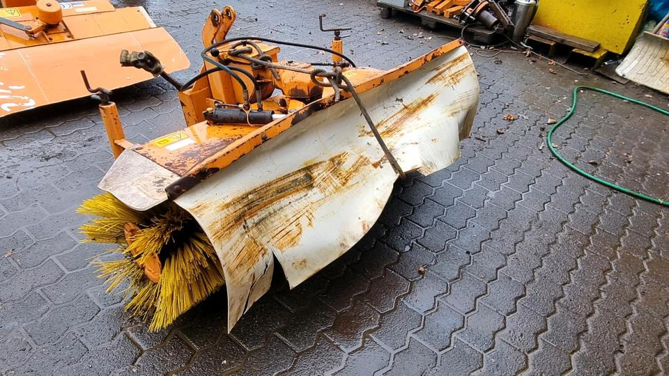 Kehrmaschine für Iseki Kleintraktor Traktor Kehrbesen Kubota Multicar Tremo - Barredora cucharón: foto 3 Kehrmaschine für Iseki Kleintraktor Traktor Kehrbesen Kubota Multicar Tremo - Barredora cucharón: foto 3