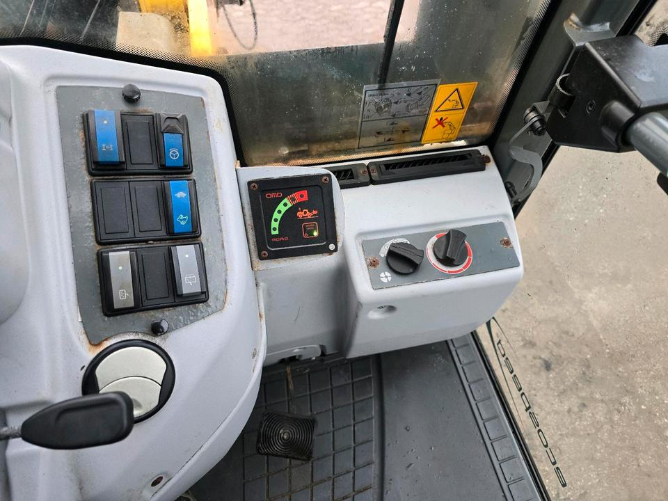 Cargadora de ruedas telescópica Kramer 680T Radlader Ecospeed 35kmh 1109 Stunden Teleskoplader Radteleskoplader Teleskopradlader 580T 480T 680 580 480: foto 13 Cargadora de ruedas telescópica Kramer 680T Radlader Ecospeed 35kmh 1109 Stunden Teleskoplader Radteleskoplader Teleskopradlader 580T 480T 680 580 480: foto 13