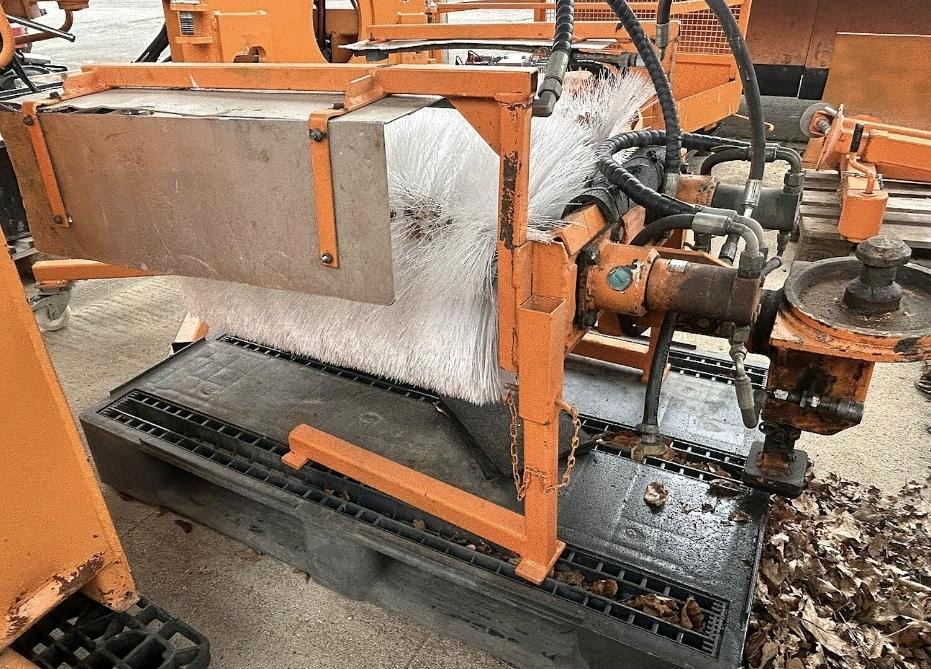 Leitpfostenwaschgerät Fiedler FLW 500 für Mähausleger Böschungsmäher Böschungsmulcher FfM 400 500 600 Leitpfostenwaschmaschine - Barredora cucharón: foto 3 Leitpfostenwaschgerät Fiedler FLW 500 für Mähausleger Böschungsmäher Böschungsmulcher FfM 400 500 600 Leitpfostenwaschmaschine - Barredora cucharón: foto 3