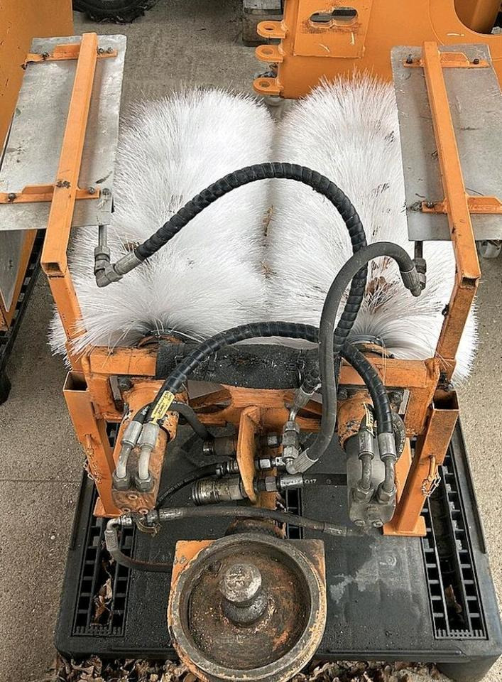 Leitpfostenwaschgerät Fiedler FLW 500 für Mähausleger Böschungsmäher Böschungsmulcher FfM 400 500 600 Leitpfostenwaschmaschine - Barredora cucharón: foto 1 Leitpfostenwaschgerät Fiedler FLW 500 für Mähausleger Böschungsmäher Böschungsmulcher FfM 400 500 600 Leitpfostenwaschmaschine - Barredora cucharón: foto 1