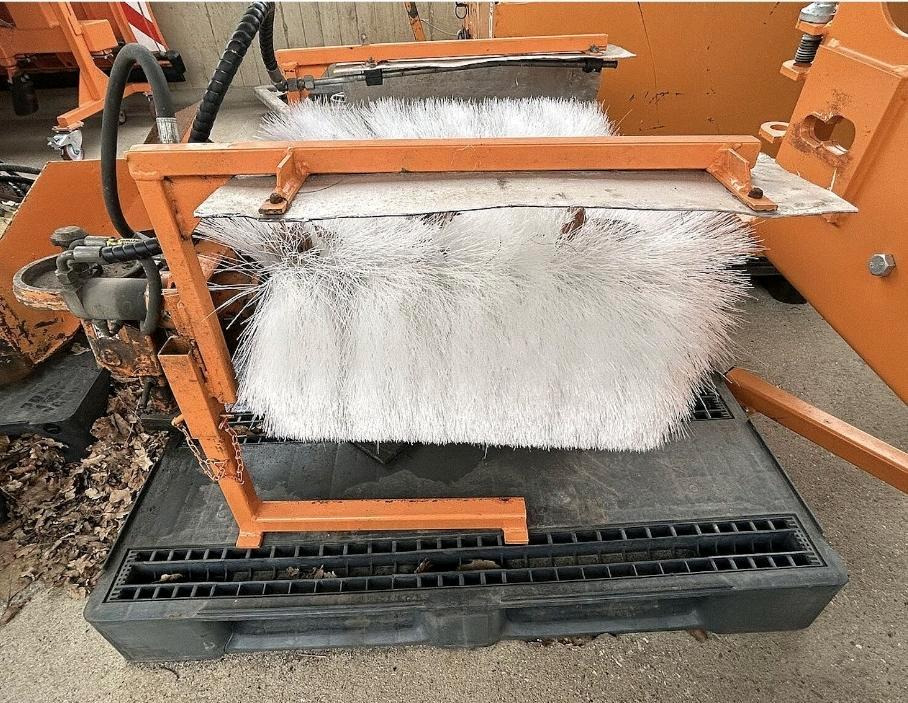 Leitpfostenwaschgerät Fiedler FLW 500 für Mähausleger Böschungsmäher Böschungsmulcher FfM 400 500 600 Leitpfostenwaschmaschine - Barredora cucharón: foto 5 Leitpfostenwaschgerät Fiedler FLW 500 für Mähausleger Böschungsmäher Böschungsmulcher FfM 400 500 600 Leitpfostenwaschmaschine - Barredora cucharón: foto 5