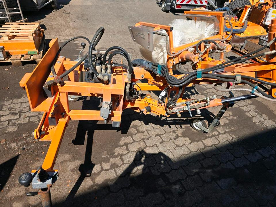 Leitpfostenwaschgerät WV 3-L für Unimog 405/10 405/12 U300 u400 300 500 318 218 423 430 530 Schmidt - Barredora cucharón: foto 3 Leitpfostenwaschgerät WV 3-L für Unimog 405/10 405/12 U300 u400 300 500 318 218 423 430 530 Schmidt - Barredora cucharón: foto 3