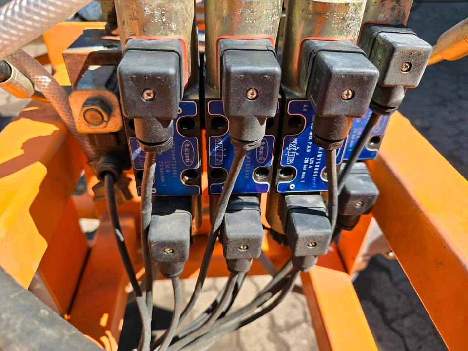 Leitpfostenwaschgerät WV 3-L für Unimog 405/10 405/12 U300 u400 300 500 318 218 423 430 530 Schmidt - Barredora cucharón: foto 5 Leitpfostenwaschgerät WV 3-L für Unimog 405/10 405/12 U300 u400 300 500 318 218 423 430 530 Schmidt - Barredora cucharón: foto 5