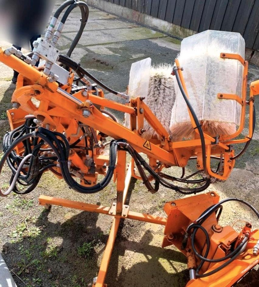 Schmidt RPS-H Leitpfostenwaschgerät für Unimog 405/10 405/12 U400 300 400 500 UGN UGE Mulag Mercedes-Benz 318 218 423 427 429 430 - Barredora cucharón: foto 1 Schmidt RPS-H Leitpfostenwaschgerät für Unimog 405/10 405/12 U400 300 400 500 UGN UGE Mulag Mercedes-Benz 318 218 423 427 429 430 - Barredora cucharón: foto 1