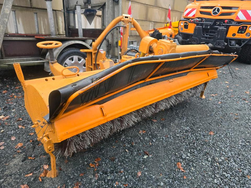 Schmidt VKS Kehrmaschine Straßenkehrmaschine Frontkehrmaschine Kehrbesen für Radlader Unimog Traktor - Barredora cucharón: foto 4 Schmidt VKS Kehrmaschine Straßenkehrmaschine Frontkehrmaschine Kehrbesen für Radlader Unimog Traktor - Barredora cucharón: foto 4