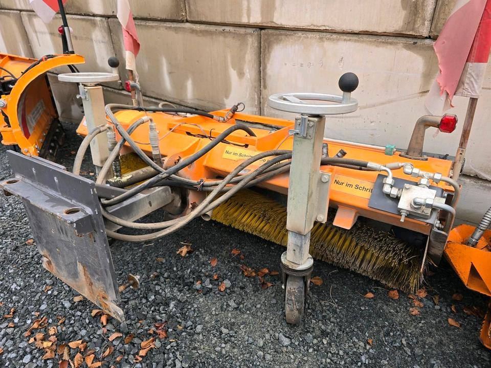 Sobernheimer FKM 1.8F Kehrmaschine für Multicar Straßenkehrmaschine Kehrbesen für Multicar Tremo Iseki Kubota - Barredora cucharón: foto 2 Sobernheimer FKM 1.8F Kehrmaschine für Multicar Straßenkehrmaschine Kehrbesen für Multicar Tremo Iseki Kubota - Barredora cucharón: foto 2