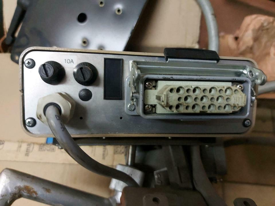 Steuerung Bedienung Küpper Weisser Salzstreuer Bedienpult - Sistema eléctrico para Vehículo municipal: foto 2 Steuerung Bedienung Küpper Weisser Salzstreuer Bedienpult - Sistema eléctrico para Vehículo municipal: foto 2