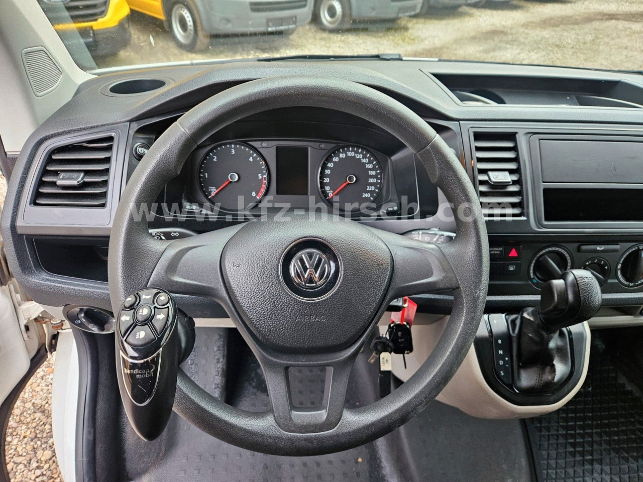 Volkswagen T6 Automatik/ DSG Sortimo Stdhzg Behindertenger. - Furgoneta de pasajeros: foto 3 Volkswagen T6 Automatik/ DSG Sortimo Stdhzg Behindertenger. - Furgoneta de pasajeros: foto 3