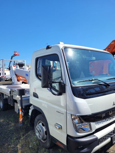 Mitsubishi Canter Fuso 3C13 podnośnik koszowy 20 m Multitel MXE200 - Camión con plataforma elevadora: foto 3 Mitsubishi Canter Fuso 3C13 podnośnik koszowy 20 m Multitel MXE200 - Camión con plataforma elevadora: foto 3