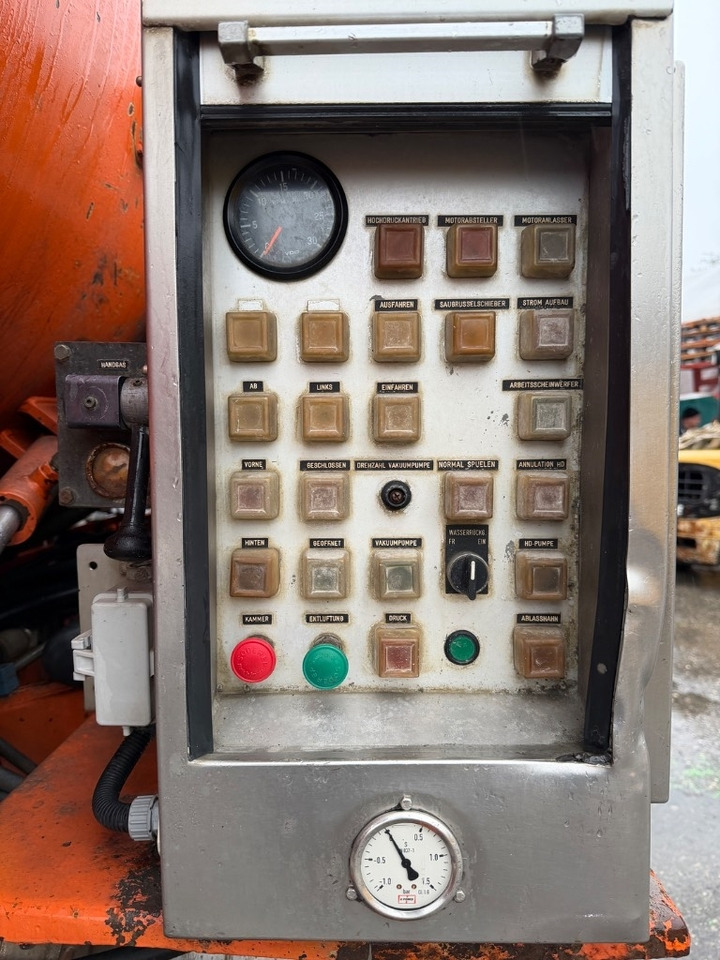 MAN 32.402 VF 8x4 - Limpieza de alcantarillado: foto 4 MAN 32.402 VF 8x4 - Limpieza de alcantarillado: foto 4