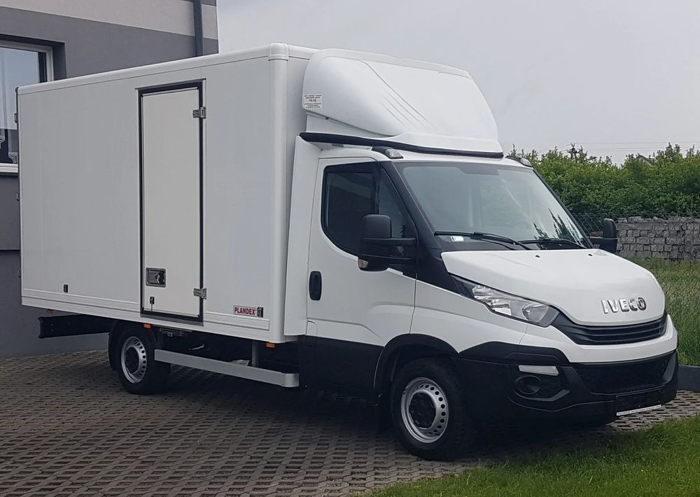 Iveco DAILY 3,0 KLIMA 8EP KONTENER 4,22x2,10x2,11 AC KRAJOWY DMC 3500 KG 35S15 - Furgoneta caja cerrada: foto 1 Iveco DAILY 3,0 KLIMA 8EP KONTENER 4,22x2,10x2,11 AC KRAJOWY DMC 3500 KG 35S15 - Furgoneta caja cerrada: foto 1