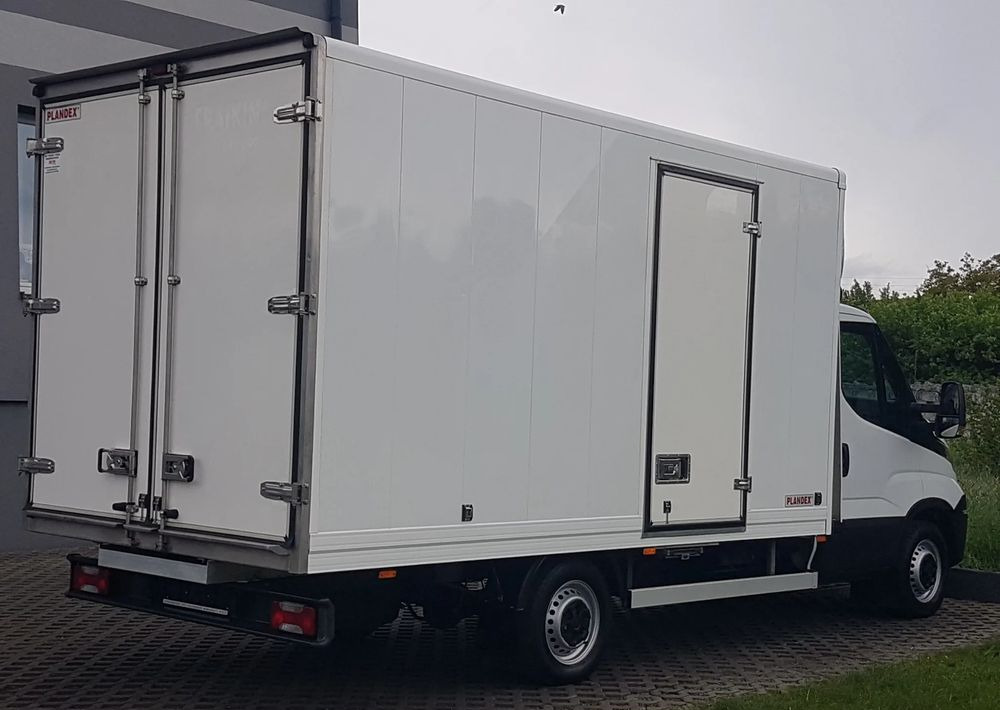 Iveco DAILY 3,0 KLIMA 8EP KONTENER 4,22x2,10x2,11 AC KRAJOWY DMC 3500 KG 35S15 - Furgoneta caja cerrada: foto 4 Iveco DAILY 3,0 KLIMA 8EP KONTENER 4,22x2,10x2,11 AC KRAJOWY DMC 3500 KG 35S15 - Furgoneta caja cerrada: foto 4