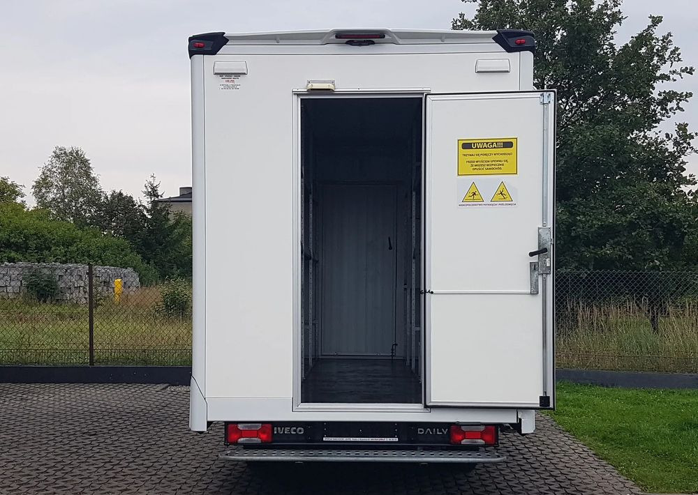 Iveco DAILY KONTENER NISKOPODŁOGOWY 4,31x2,24x2,43 FOODTRUCK SKLEP KAMPER KLIMA BAR KONIOWÓZ - Furgoneta caja cerrada: foto 5 Iveco DAILY KONTENER NISKOPODŁOGOWY 4,31x2,24x2,43 FOODTRUCK SKLEP KAMPER KLIMA BAR KONIOWÓZ - Furgoneta caja cerrada: foto 5