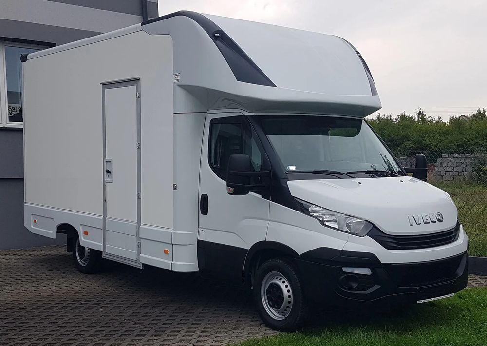 Iveco DAILY KONTENER NISKOPODŁOGOWY 4,31x2,24x2,43 FOODTRUCK SKLEP KAMPER KLIMA BAR KONIOWÓZ - Furgoneta caja cerrada: foto 1 Iveco DAILY KONTENER NISKOPODŁOGOWY 4,31x2,24x2,43 FOODTRUCK SKLEP KAMPER KLIMA BAR KONIOWÓZ - Furgoneta caja cerrada: foto 1