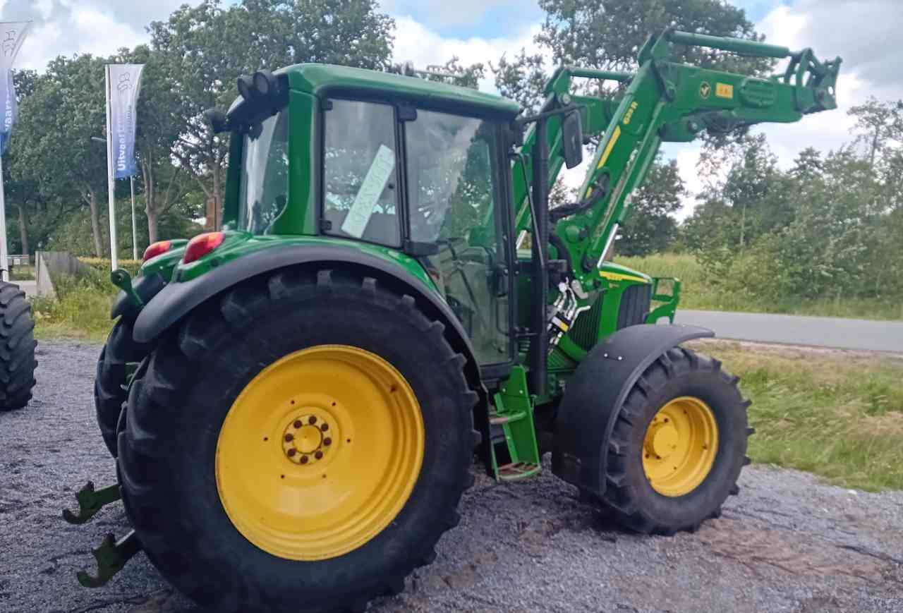 John Deere 6320 met 623R voorlader - Tractor: foto 2 John Deere 6320 met 623R voorlader - Tractor: foto 2