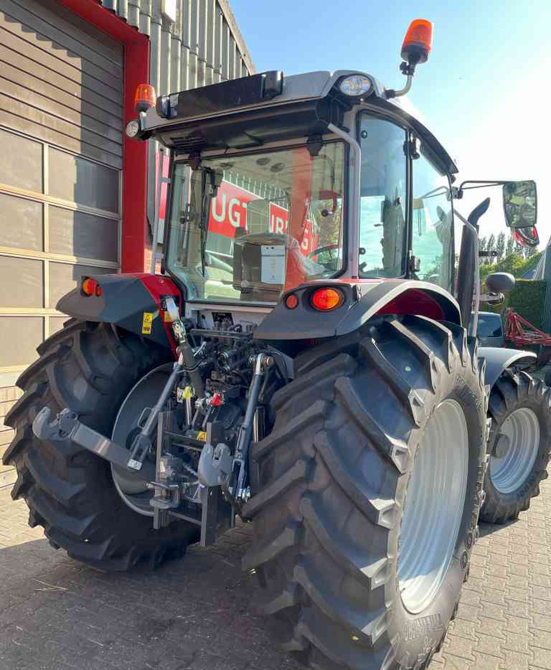 Massey Ferguson 5M.145 Dyna-4 Tractoren - Tractor: foto 4 Massey Ferguson 5M.145 Dyna-4 Tractoren - Tractor: foto 4
