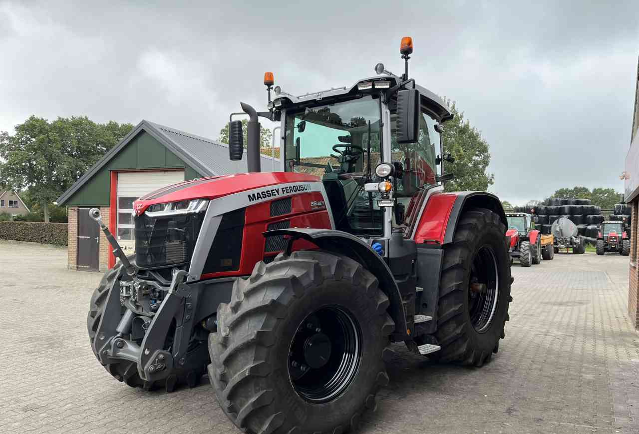Massey Ferguson 8S.225 Dyna-VT Exclusive Tractoren - Tractor: foto 2 Massey Ferguson 8S.225 Dyna-VT Exclusive Tractoren - Tractor: foto 2
