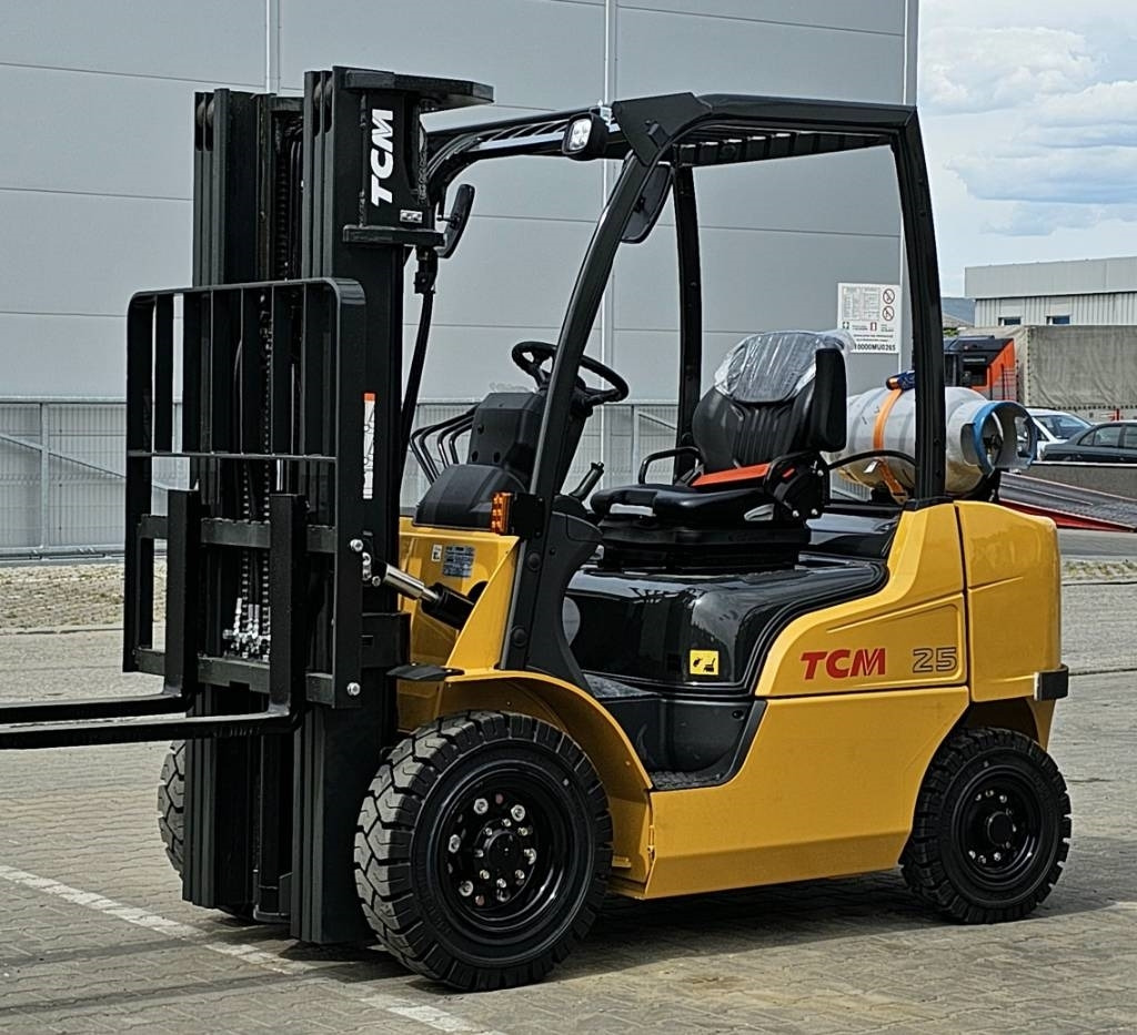 TCM FGE25-E2 UNUSED TRIPLEX 4700mm  - Carretilla elevadora de gas: foto 1 TCM FGE25-E2 UNUSED TRIPLEX 4700mm  - Carretilla elevadora de gas: foto 1