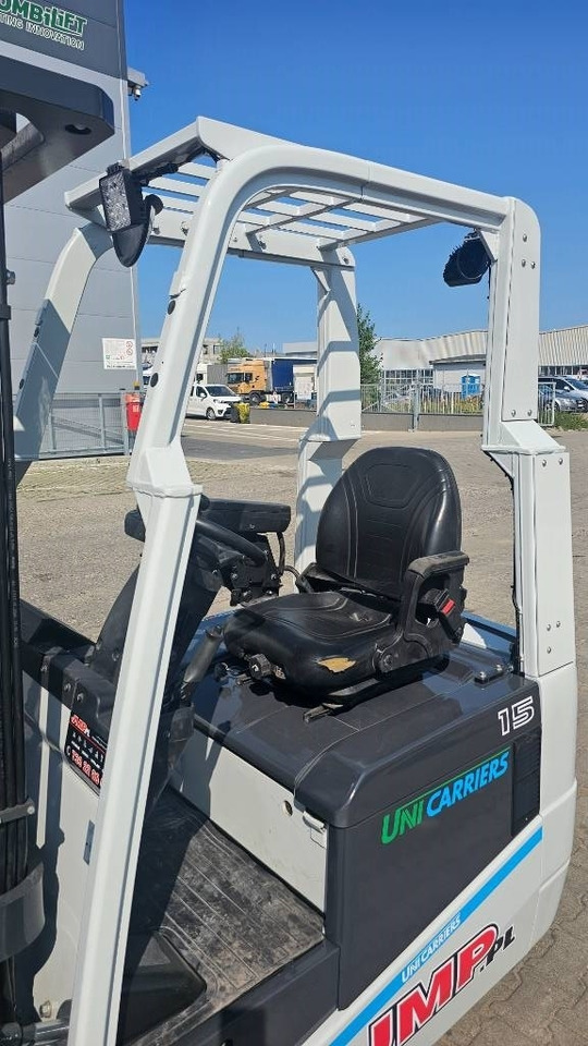 UniCarriers A1N1L15Q DRIVE-IN CAB - Carretilla elevadora eléctrica: foto 4 UniCarriers A1N1L15Q DRIVE-IN CAB - Carretilla elevadora eléctrica: foto 4
