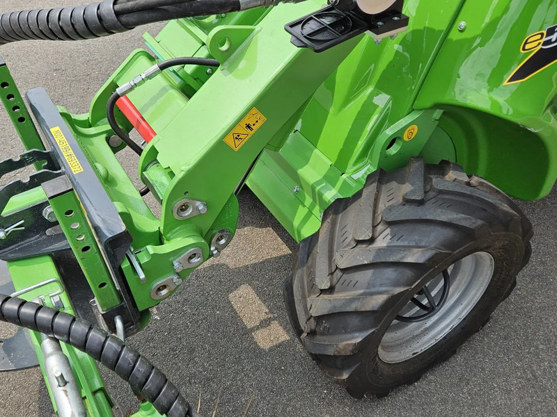 Minicargadora de cadenas Avant E527 Rental mini-shovel: foto 18