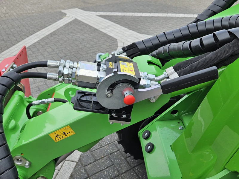 Minicargadora de cadenas Avant Mini-shovel 735i Rental met Kemp balenklem: foto 15