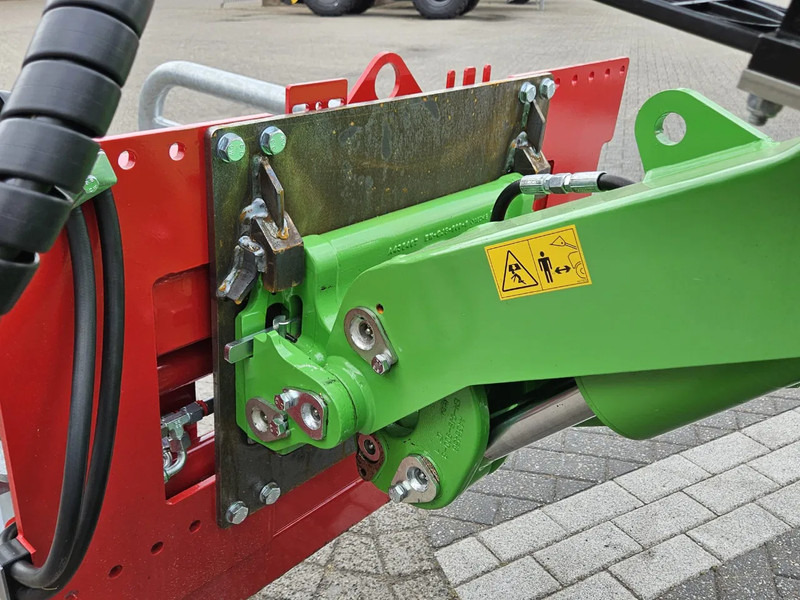 Minicargadora de cadenas Avant Mini-shovel 735i Rental met Kemp balenklem: foto 14