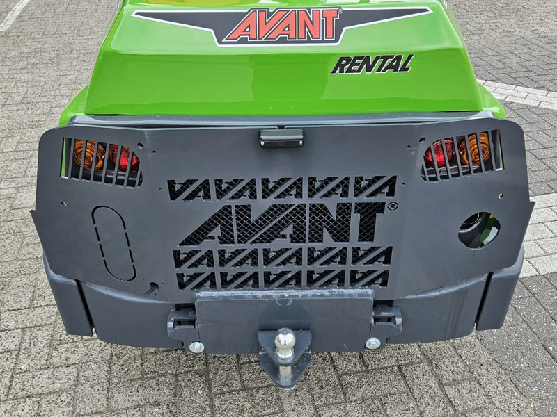 Minicargadora de cadenas Avant Mini-shovel 735i Rental met Kemp balenklem: foto 17