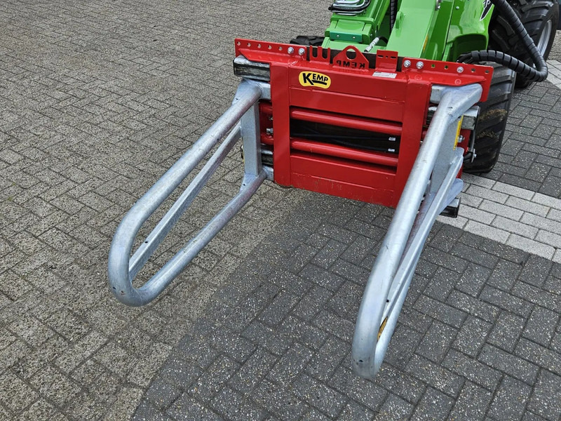 Minicargadora de cadenas Avant Mini-shovel 735i Rental met Kemp balenklem: foto 20