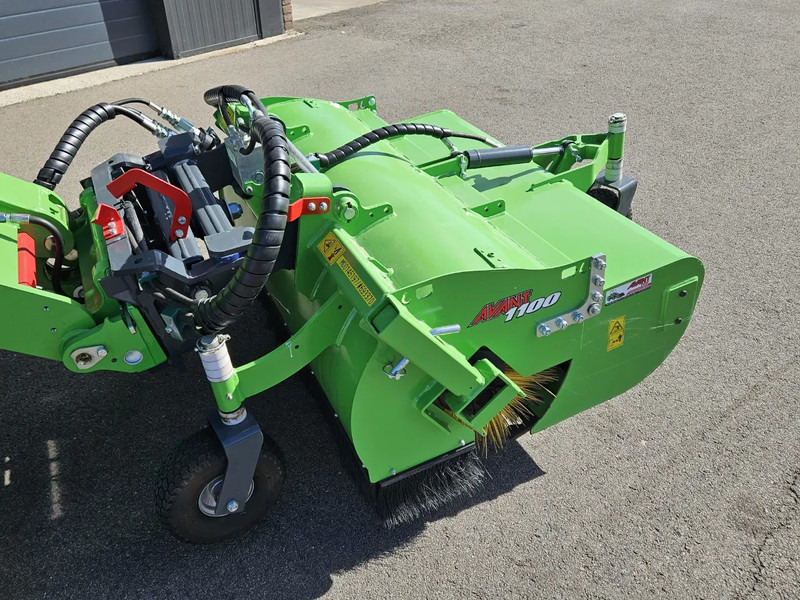 Avant 1100 Borstel met opvangbak - Implemento para Maquinaria agrícola: foto 4 Avant 1100 Borstel met opvangbak - Implemento para Maquinaria agrícola: foto 4