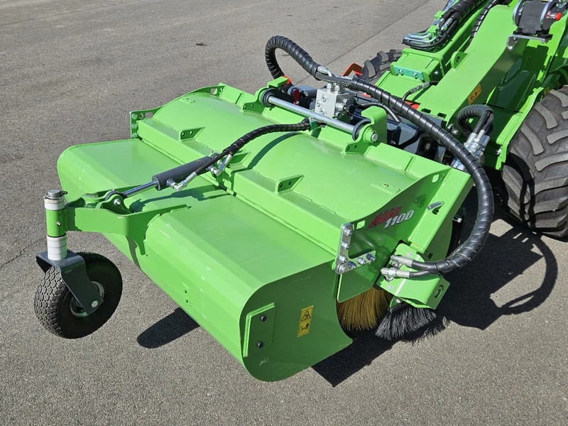 Avant 1100 Borstel met opvangbak - Implemento para Maquinaria agrícola: foto 2 Avant 1100 Borstel met opvangbak - Implemento para Maquinaria agrícola: foto 2
