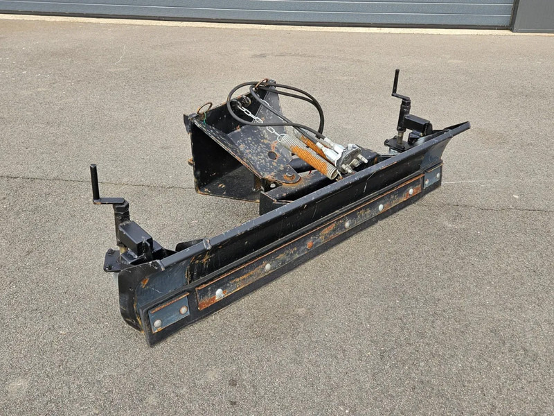 Avant Dozerblad / Sneeuwschuif - Implemento para Maquinaria agrícola: foto 1 Avant Dozerblad / Sneeuwschuif - Implemento para Maquinaria agrícola: foto 1