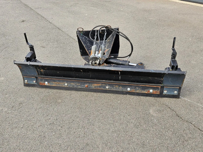 Avant Dozerblad / Sneeuwschuif - Implemento para Maquinaria agrícola: foto 2 Avant Dozerblad / Sneeuwschuif - Implemento para Maquinaria agrícola: foto 2